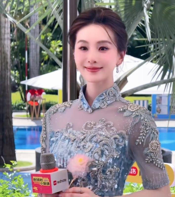 Mỹ nhân cổ điển đẹp nhất Trung Quốc đang ở Hà Nội: Visual bùng nổ dã man, rạng rỡ bất chấp nắng nóng kỷ lục- Ảnh 6.