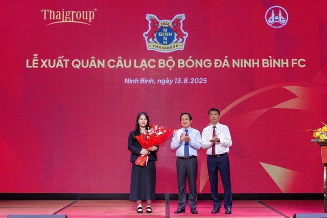 Con gái ông Nguyễn Đức Thuỵ: Là chủ tịch trẻ nhất V.League, học vấn không phải dạng vừa- Ảnh 1.