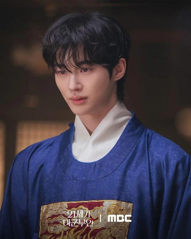 Byeon Woo Seok dành 2 năm để đi thụt lùi- Ảnh 11.