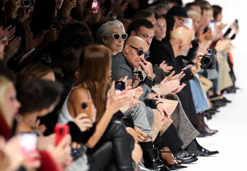 Từ Met Gala 2026 đến The Devil Wears Prada 2: Đế chế thời trang quyền lực cũng phải quỳ gối trước giới siêu giàu- Ảnh 6. Từ Met Gala 2026 đến The Devil Wears Prada 2: Đế chế thời trang quyền lực cũng phải quỳ gối trước giới siêu giàu- Ảnh 6.