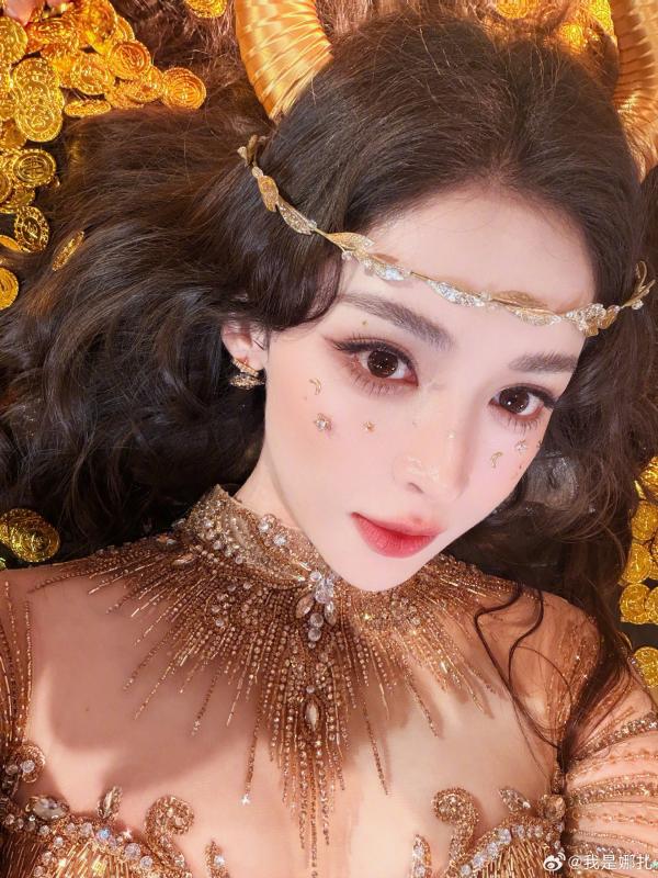 Nữ thần Kim Ngưu đang viral khắp Trung Quốc: Nhan sắc như thiên sử thi thần thoại, lấp lánh hơn cả vàng- Ảnh 6.