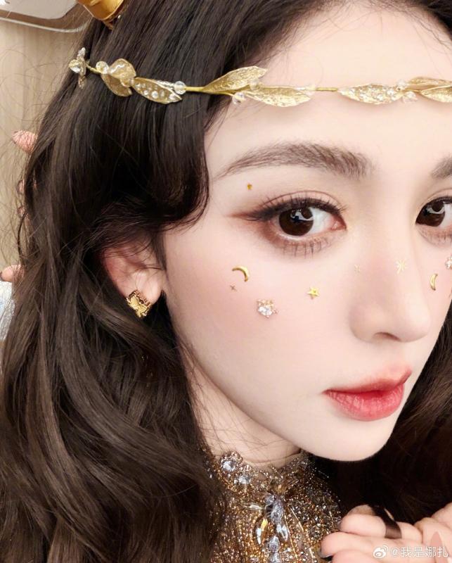 Nữ thần Kim Ngưu đang viral khắp Trung Quốc: Nhan sắc như thiên sử thi thần thoại, lấp lánh hơn cả vàng- Ảnh 5.