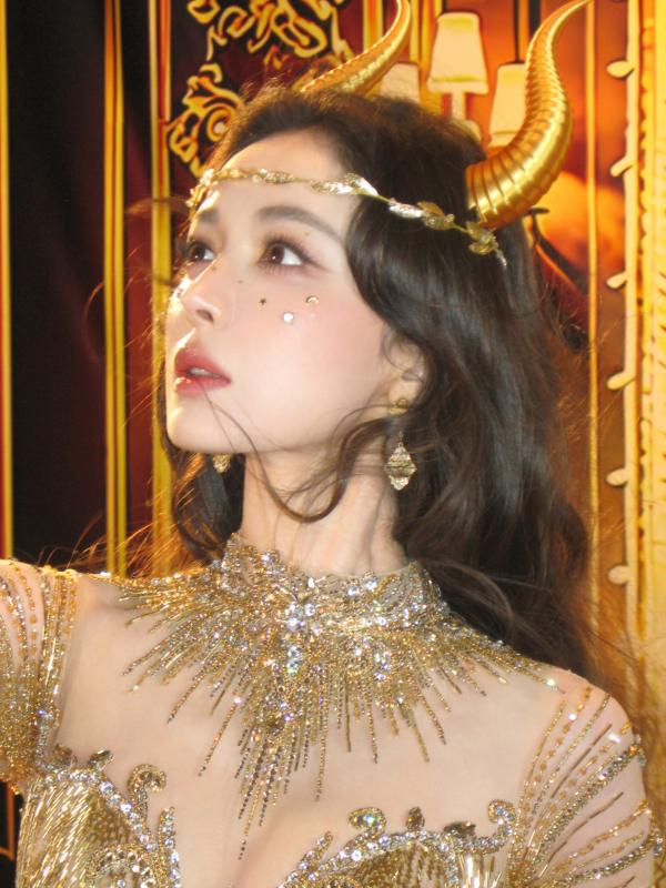 Nữ thần Kim Ngưu đang viral khắp Trung Quốc: Nhan sắc như thiên sử thi thần thoại, lấp lánh hơn cả vàng- Ảnh 7.