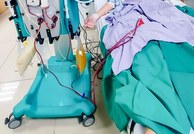 Người đàn ông 40 tuổi đau bụng dữ dội sau bữa ăn no, bác sĩ rút ra toàn máu đục như nước gạo, nhớt như mỡ  - Ảnh 2.