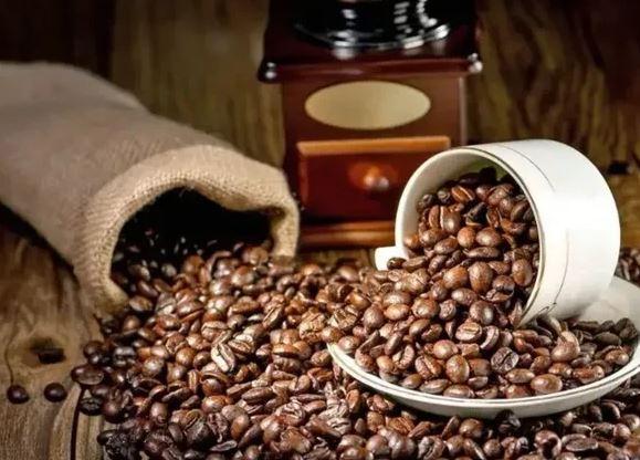 Người đàn ông 50 tuổi suy thận mạn vì thói quen "cực độc" khi pha cà phê- Ảnh 1.