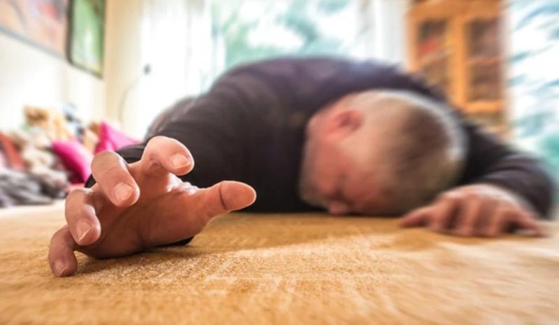 Người đàn ông 53 tuổi tử vong khi ngủ, bác sĩ chỉ ra sai lầm "chết người" ít ai ngờ tới - Ảnh 1.