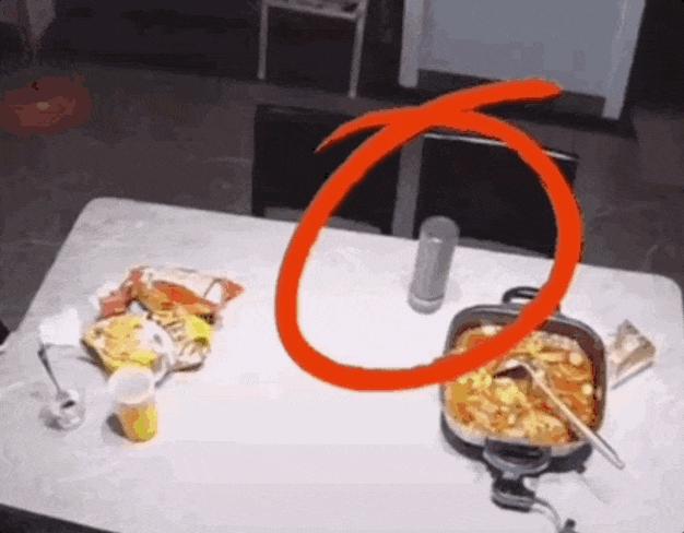 Người phụ nữ bị chấn thương mắt vì bình giữ nhiệt tự phát nổ, bác sĩ cảnh báo: 6 thứ này KHÔNG bao giờ được đựng - Ảnh 2.