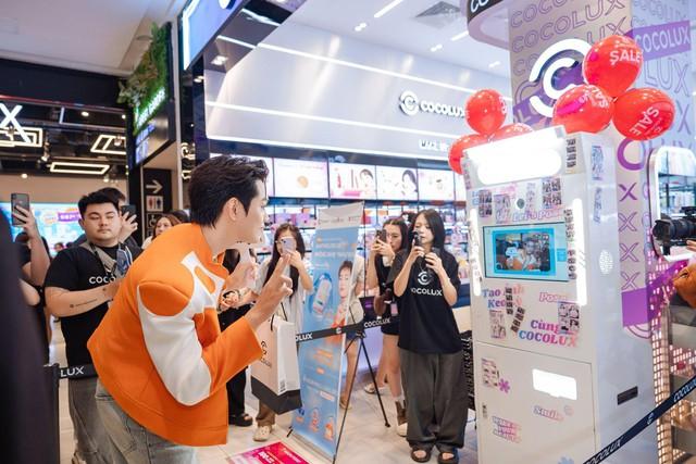 AEON Mall Long Biên “vỡ trận”: Bùi Trường Linh khiến fan hát không nghỉ tại event COCOLUX x La Roche-Posay- Ảnh 4.