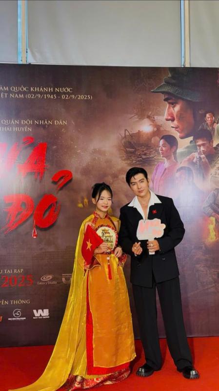 Choáng với profile “con nhà người ta”: Cô bé 13 tuổi gây sốt tại concert quốc gia 2026 - Ảnh 4.