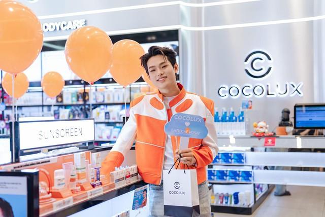 AEON Mall Long Biên “vỡ trận”: Bùi Trường Linh khiến fan hát không nghỉ tại event COCOLUX x La Roche-Posay- Ảnh 5.
