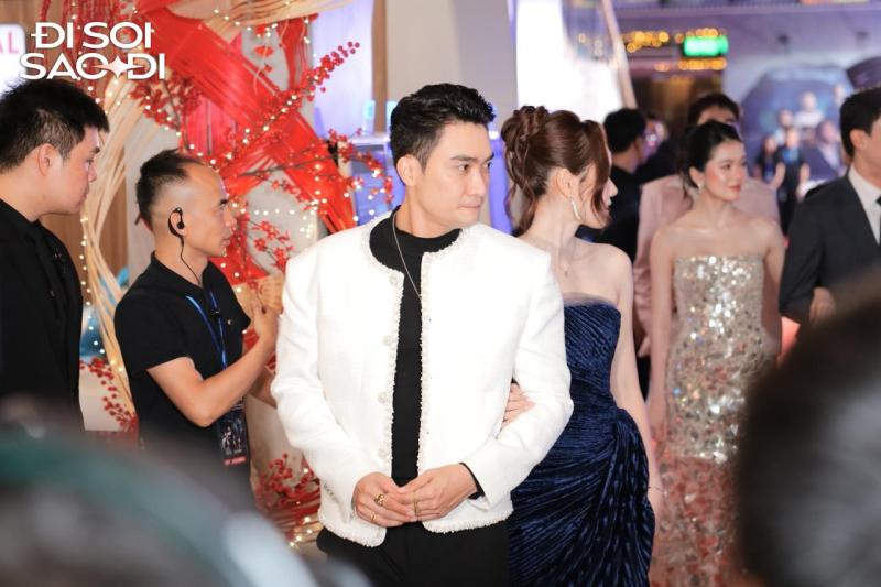 Thảm đỏ HOT nhất hôm nay: Tiểu Vy - Phương Nga đọ sắc bùng nổ, 1 mỹ nhân Gen Z đẹp điên lên được- Ảnh 10.