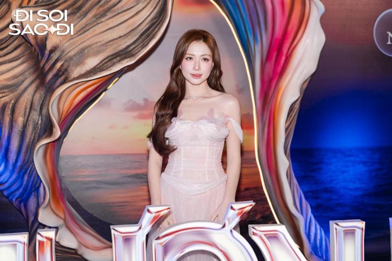Thảm đỏ HOT nhất hôm nay: Tiểu Vy đẹp lấn át Thanh Thủy - Thiên Ân, Hòa Minzy xinh yêu như công chúa- Ảnh 4.