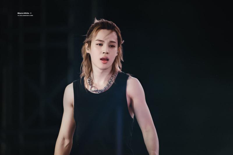 Thành viên nổi tiếng nhất nhì BTS gây tranh cãi vì vô tư khạc nhổ, văng tục giữa concert- Ảnh 5.