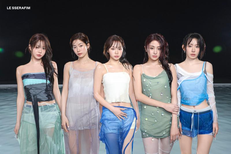 Nhóm mỹ nhân bị ghét nhất showbiz ngồi thiền "giác ngộ" giữa sa mạc - Ảnh 4.