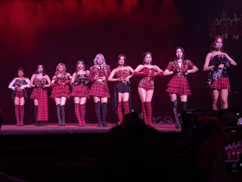 Top 5 nghệ sĩ nữ bán vé concert khủng nhất thế giới: Taylor Swift một mình một đỉnh, BLACKPINK “tàng hình”- Ảnh 16.