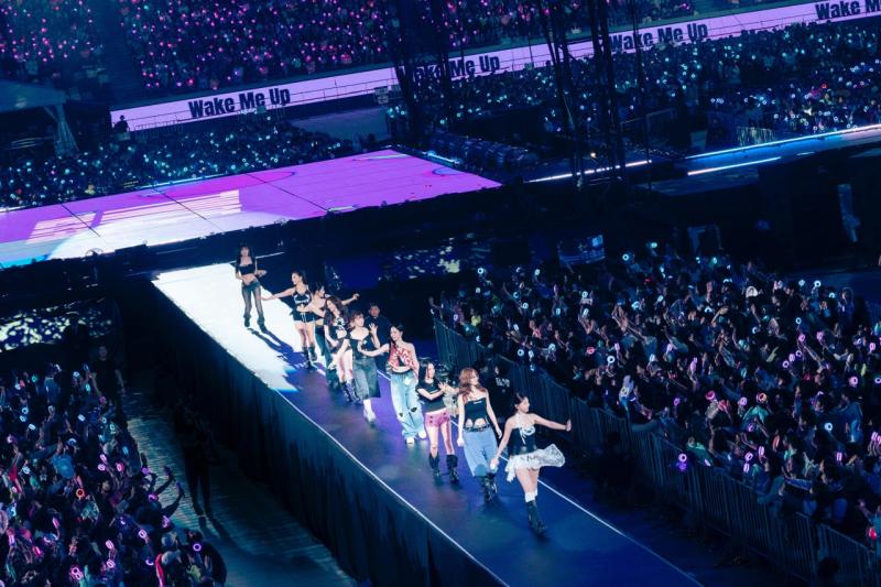 Top 5 nghệ sĩ nữ bán vé concert khủng nhất thế giới: Taylor Swift một mình một đỉnh, BLACKPINK “tàng hình”- Ảnh 18.
