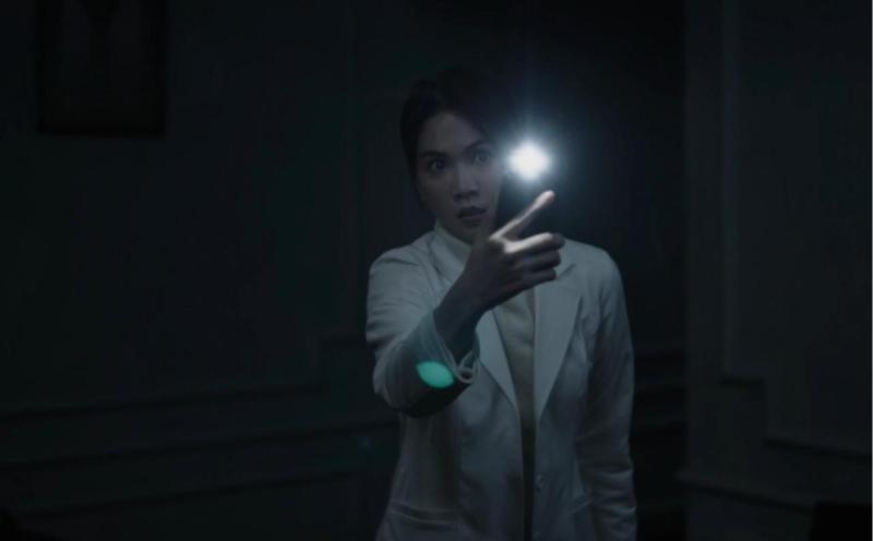 Không khen nổi phim của Ngọc Trinh: Kịch bản nói không với logic, 10 giây hù dọa 1 lần quá vô nghĩa- Ảnh 4.