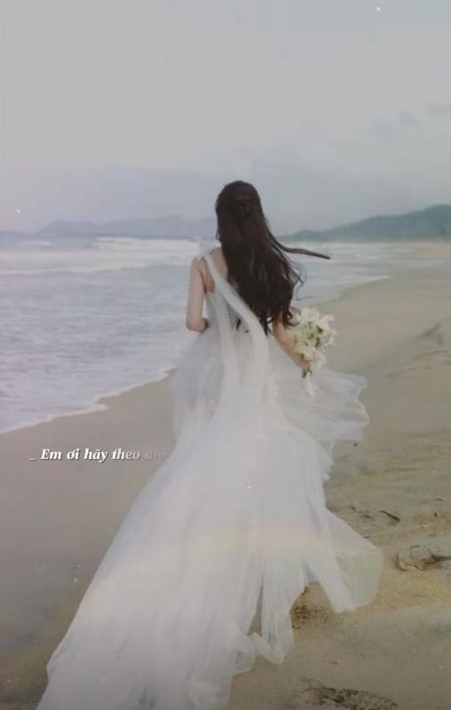 Tuyển thủ Văn Thanh và vợ tiểu thư "trâm anh thế phiệt" đầu tư 8 bộ ảnh cưới gây choáng - Ảnh 2.