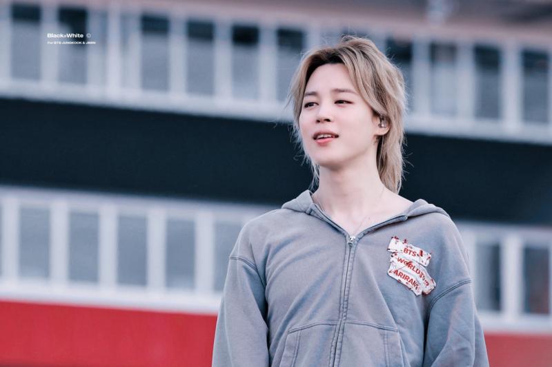 Thành viên nổi tiếng nhất nhì BTS gây tranh cãi vì vô tư khạc nhổ, văng tục giữa concert- Ảnh 3.