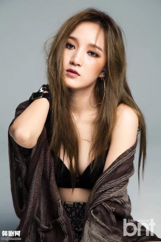 Chông gai “đáng gờm” của Trang Pháp: Mỹ nhân bị giật spotlight suốt thời đỉnh cao, nay về nước chật vật tìm chỗ đứng  - Ảnh 1.