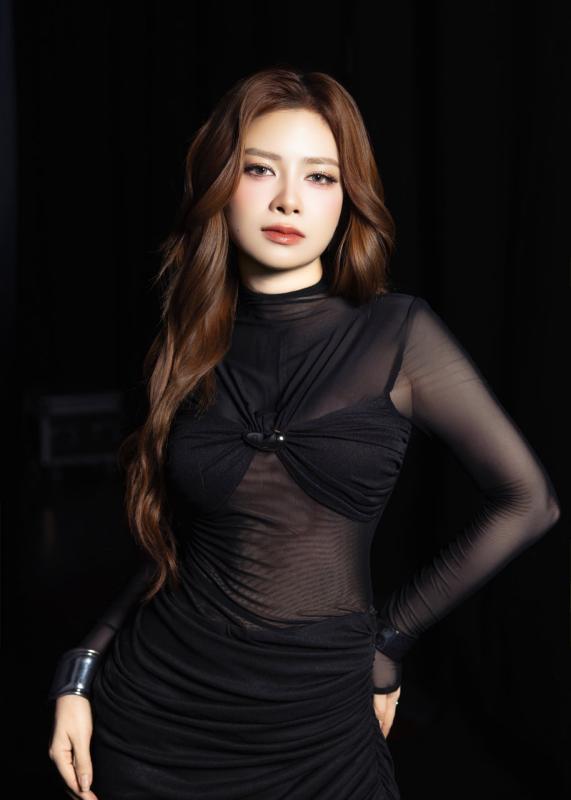 Việt Nam có mỹ nhân 2 lần đỗ Thủ khoa, làm giảng viên thanh nhạc mà vẫn đắt show bậc nhất - Ảnh 1.