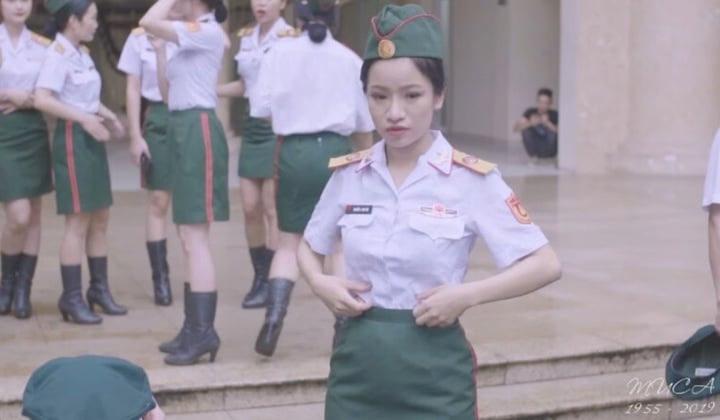 Việt Nam có mỹ nhân là Thượng úy quân đội, Thủ khoa toàn ngành nhưng vẫn thiếu 1 thứ để thành sao hạng A- Ảnh 2.