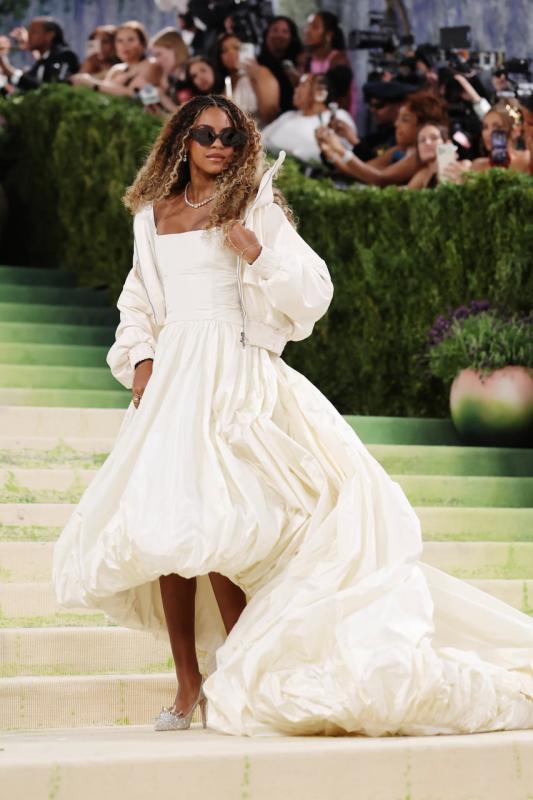 Đứa trẻ quyền lực nhất hành tinh: "Phá luật" của Met Gala, diễn cả loạt show nghìn tỷ vẫn bị chê không có tố chất- Ảnh 2.