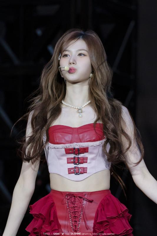 Đã hiểu lý do đây là mỹ nhân đẹp nhất thế giới, nói ngoại lệ showbiz cũng không ngoa - Ảnh 4.