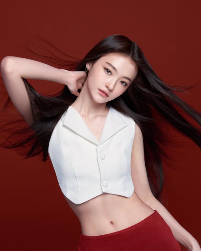 Mỹ nhân vừa được đề cử đẹp nhất thế giới: 2 tuổi đã nổi tiếng, nay làm ca sĩ loay hoay mãi chưa thể hot- Ảnh 4.