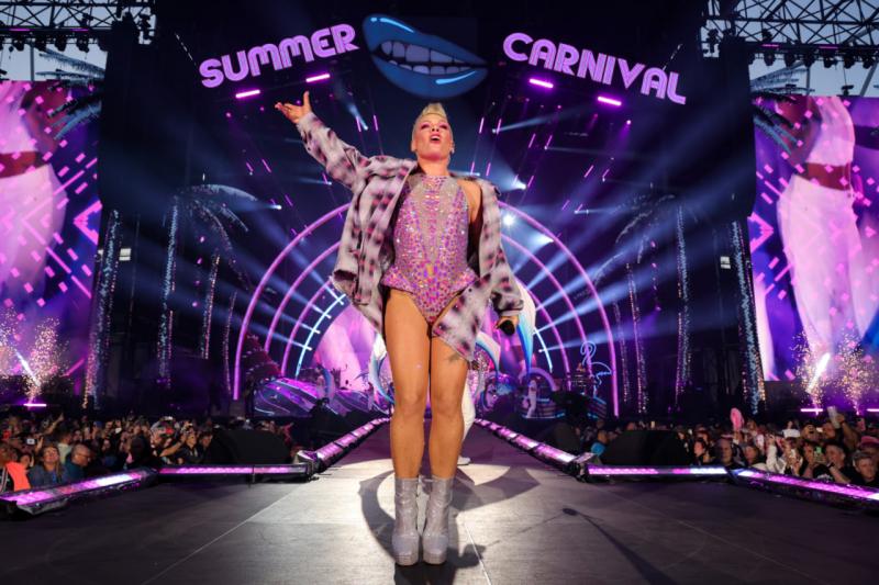 Top 5 nghệ sĩ nữ bán vé concert khủng nhất thế giới: Taylor Swift một mình một đỉnh, BLACKPINK “tàng hình”- Ảnh 11.