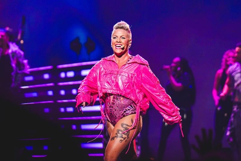 Top 5 nghệ sĩ nữ bán vé concert khủng nhất thế giới: Taylor Swift một mình một đỉnh, BLACKPINK “tàng hình”- Ảnh 2.
