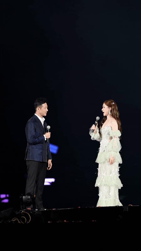 Hòa Minzy và đại úy Thăng Văn Cương đã công khai điều này giữa concert Sao Nhập Ngũ- Ảnh 1.