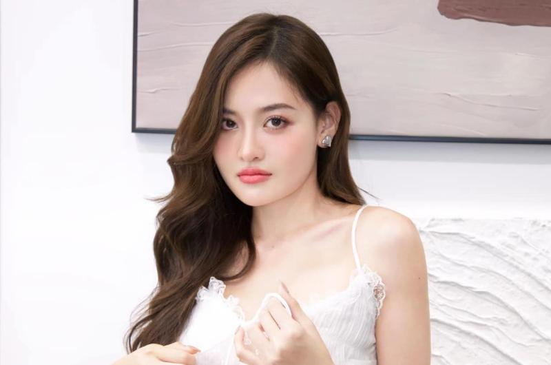 Cặp đôi Vbiz bị soi 1001 hint hẹn hò: Nhà trai visual chuẩn vàng ngọc châu báu, nhà gái 14 tuổi nổi khắp cả nước- Ảnh 12.