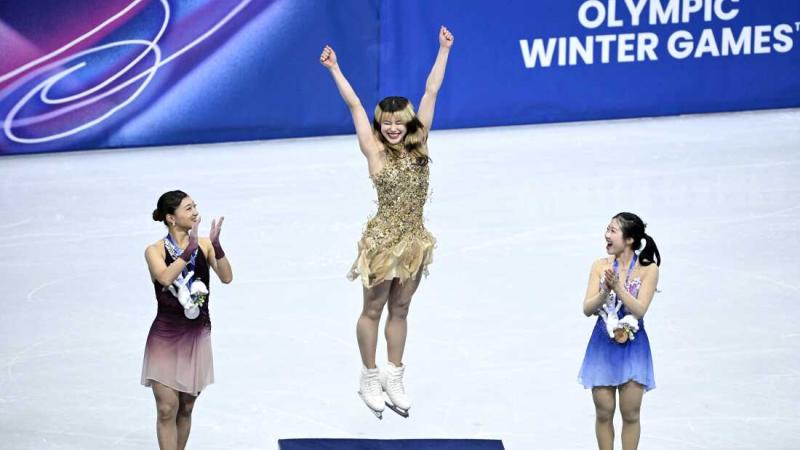 Alysa Liu bị chê "mặc xấu nhất" Met Gala sở hữu profile khủng: Giành 2 HCV Olympic, 13 tuổi đã vô địch trượt băng- Ảnh 5.