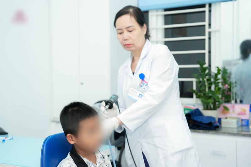 Đi bơi mùa hè nhiều trẻ nhập viện vì viêm tai, bác sĩ khuyên cha mẹ nên tránh điều này- Ảnh 1.