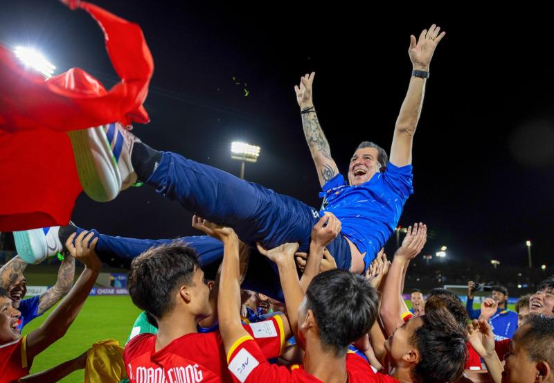 Cristiano Roland đưa U17 Việt Nam đi World Cup là ai? - Ảnh 1.