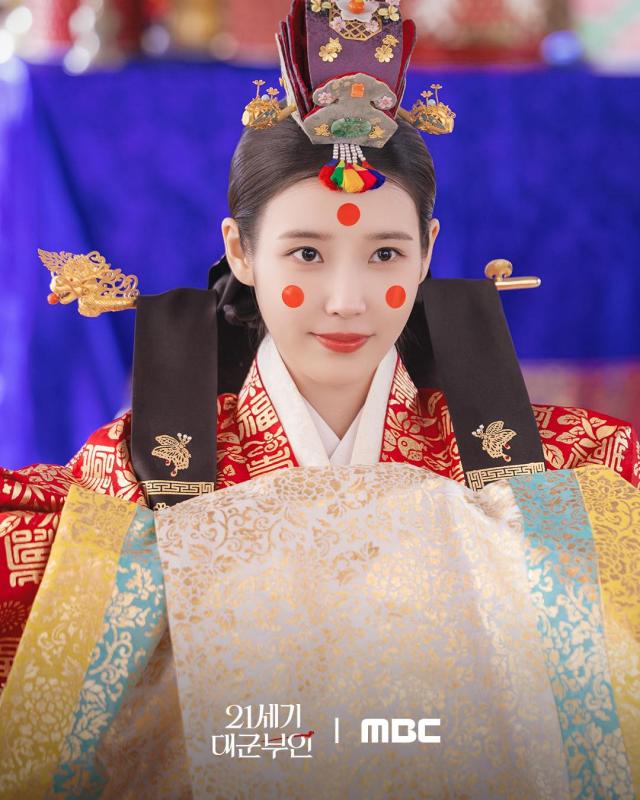 Từ nhỏ đến lớn chưa thấy đám cưới nào đẹp vậy: Cô dâu xinh yêu như búp bê, chú rể cao sang hơn người- Ảnh 2.
