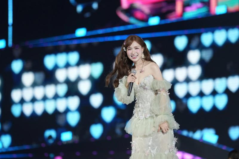 Hoà Minzy tái xuất sau ồn ào "lúa chín không cúi đầu", đọ giọng hát với Chi Pu - Ảnh 12.