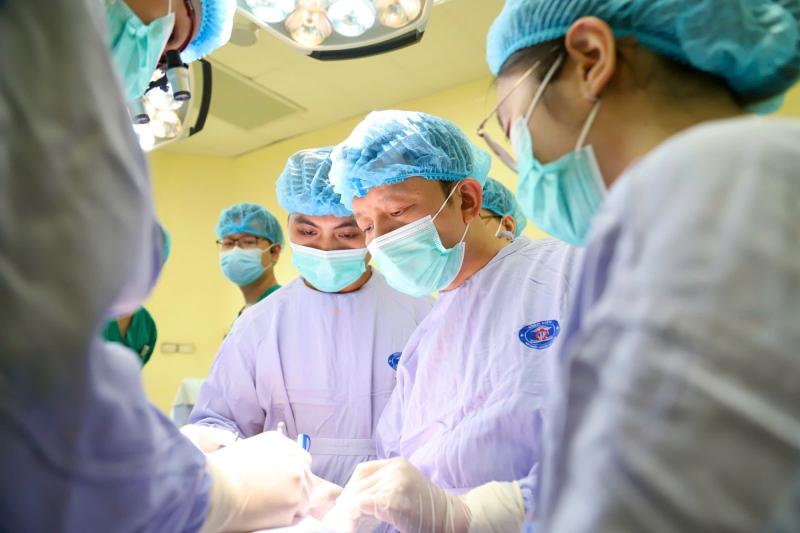 Tưởng nhiệt miệng, người đàn ông trẻ phát hiện ung thư lưỡi - Ảnh 2.