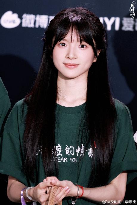 Để mặt mộc đi thảm đỏ vẫn đẹp phát sáng, showbiz có đúng 1 người: Nhan sắc hiếm có đáng giá ngàn vàng- Ảnh 3.