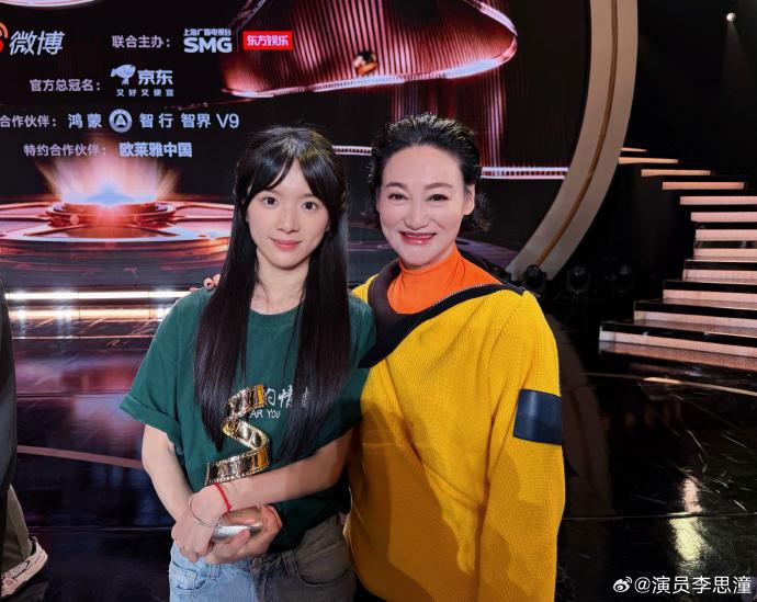 Để mặt mộc đi thảm đỏ vẫn đẹp phát sáng, showbiz có đúng 1 người: Nhan sắc hiếm có đáng giá ngàn vàng- Ảnh 5.