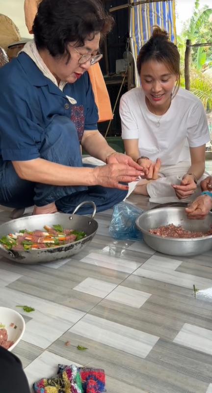 Kiều Tiên cho “bay màu” loạt video mukbang với nhà chồng, thái độ của "Anh Ba Đông" liên tục bị đặt câu hỏi- Ảnh 6.