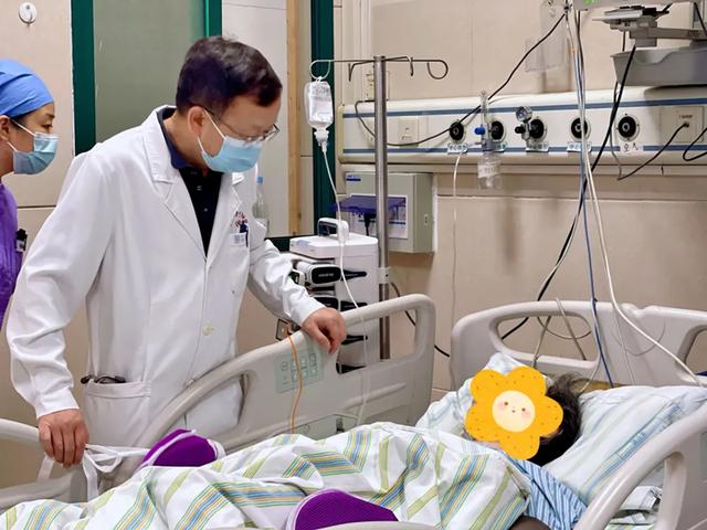 Người đàn ông suy hô hấp, co giật toàn thân phải điều trị cấp cứu suốt 1 tháng sau khi xỉa răng- Ảnh 1.