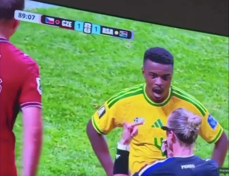 Cầu thủ World Cup gây phẫn nộ với hành vi "thiếu tôn trọng" nữ trọng tài chính!- Ảnh 1.