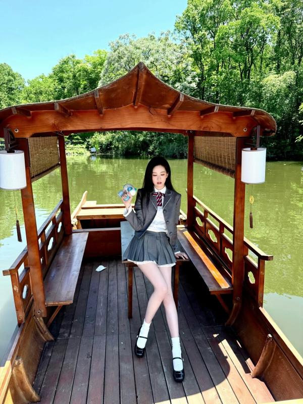 Nói mỹ nhân này 16 tuổi thì tin chứ bảo 32 thì chịu: Đẹp như tuyết đầu mùa, người đâu ban thanh xuân vườn trường- Ảnh 8.