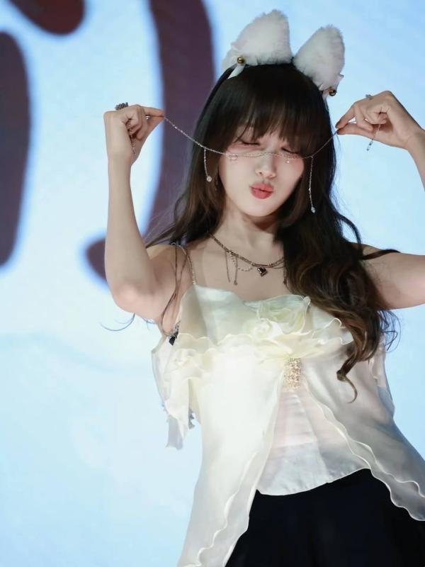 Đi fan-meeting của mỹ nhân này tưởng vừa ngắm hết người đẹp thiên hạ: Mỗi dáng vẻ phong thần 1 kiểu, thiên sứ giữa trần gian- Ảnh 5. Đi fan-meeting của mỹ nhân này tưởng vừa ngắm hết người đẹp thiên hạ: Mỗi dáng vẻ phong thần 1 kiểu, thiên sứ giữa trần gian- Ảnh 5.