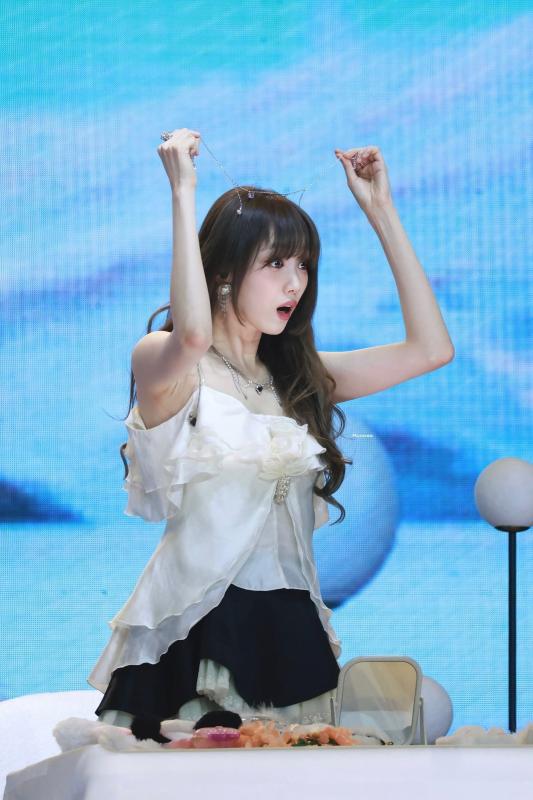 Đi fan-meeting của mỹ nhân này tưởng vừa ngắm hết người đẹp thiên hạ: Mỗi dáng vẻ phong thần 1 kiểu, thiên sứ giữa trần gian- Ảnh 7. Đi fan-meeting của mỹ nhân này tưởng vừa ngắm hết người đẹp thiên hạ: Mỗi dáng vẻ phong thần 1 kiểu, thiên sứ giữa trần gian- Ảnh 7.