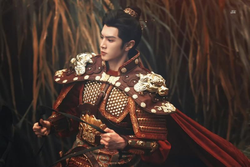 Hoàng đế đẹp nhất màn ảnh Hoa ngữ lúc này: Nhìn góc nào cũng toát lên vẻ cao quý, quân vương xé truyện bước ra- Ảnh 7. Hoàng đế đẹp nhất màn ảnh Hoa ngữ lúc này: Nhìn góc nào cũng toát lên vẻ cao quý, quân vương xé truyện bước ra- Ảnh 7.