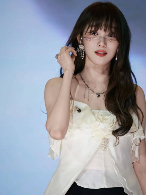 Đi fan-meeting của mỹ nhân này tưởng vừa ngắm hết người đẹp thiên hạ: Mỗi dáng vẻ phong thần 1 kiểu, thiên sứ giữa trần gian- Ảnh 2. Đi fan-meeting của mỹ nhân này tưởng vừa ngắm hết người đẹp thiên hạ: Mỗi dáng vẻ phong thần 1 kiểu, thiên sứ giữa trần gian- Ảnh 2.