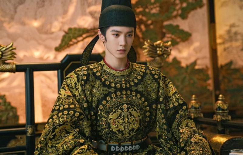 Hoàng đế đẹp nhất màn ảnh Hoa ngữ lúc này: Nhìn góc nào cũng toát lên vẻ cao quý, quân vương xé truyện bước ra- Ảnh 8. Hoàng đế đẹp nhất màn ảnh Hoa ngữ lúc này: Nhìn góc nào cũng toát lên vẻ cao quý, quân vương xé truyện bước ra- Ảnh 8.